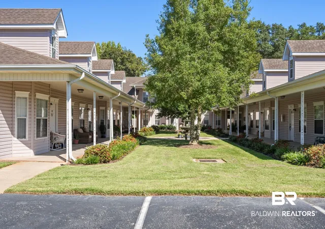 Townhouse for sale at 102 Courthouse Dr #APT 5, Fairhope, AL 36532 | MLS# 406580