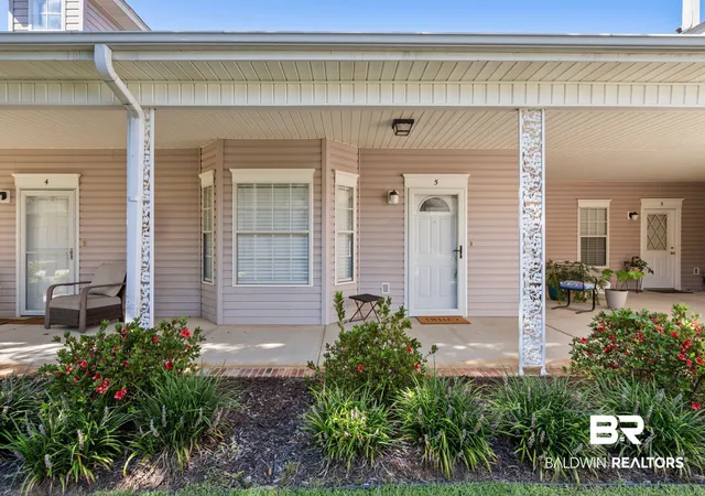 Photo 2 of Townhouse for sale at 102 Courthouse Dr #APT 5, Fairhope, AL 36532 | MLS# 406580 | Listing updated on 2026-10-05