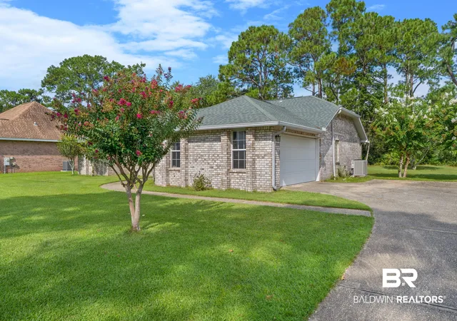 Photo 3 of Single family home for sale at 5007 Shoshone Dr, Pensacola, FL 32507 | MLS# 409835 | Listing updated on 2026-09-27