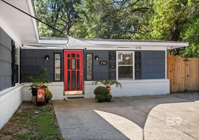 Photo 2 of Sale Pending at 1506 Coalesway Dr, Mobile, AL 36693 | MLS# 411417 | Listing updated on 2026-10-21