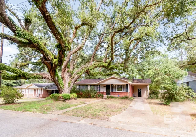 Photo 1 of Sale Pending at 5658 Diane Dr, Mobile, AL 36618 | MLS# 411761 | Listing updated on 2026-10-13