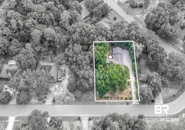 Photo 4 of Sale Pending at 32844 W Bay Dr, Lillian, AL 36549 | MLS# 410736 | Listing updated on 2026-10-02