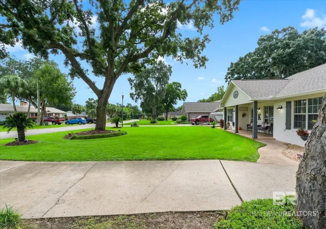 Photo 4 of Single family home for sale at 1427 Pineridge Dr, Gulf Shores, AL 36542 | MLS# 411651 | Listing updated on 2026-10-19