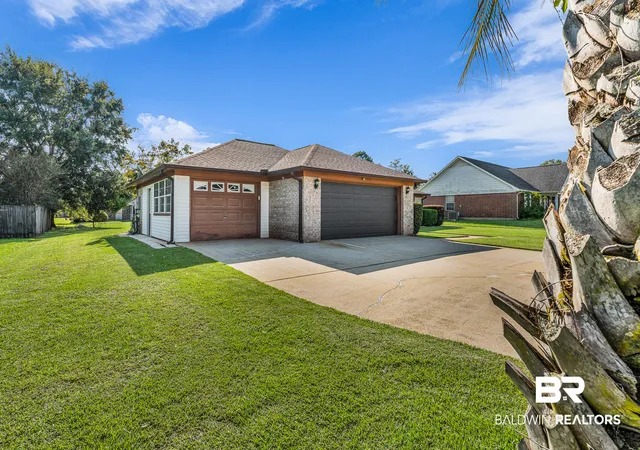 Photo 3 of Single family home for sale at 142 Pennbrooke Loop, Foley, AL 36535 | MLS# 410806 | Listing updated on 2026-09-18