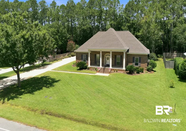 Photo 3 of Sale Pending at 624 Wedgewood Dr, Gulf Shores, AL 36542 | MLS# 411089 | Listing updated on 2026-10-14