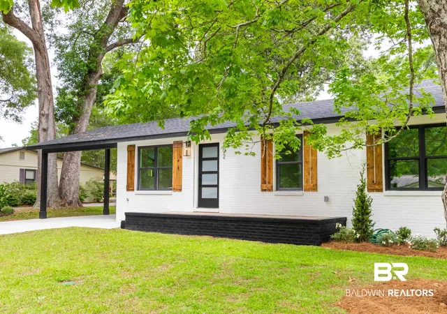 Photo 2 of Single family home for sale at 502 Horton Ln, Fairhope, AL 36532 | MLS# 409807 | Listing updated on 2026-09-02