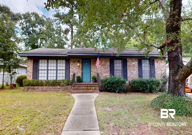 Photo 2 of Single family home for sale at 2760 Brevard Dr, Mobile, AL 36606 | MLS# 409479 | Listing updated on 2026-10-21