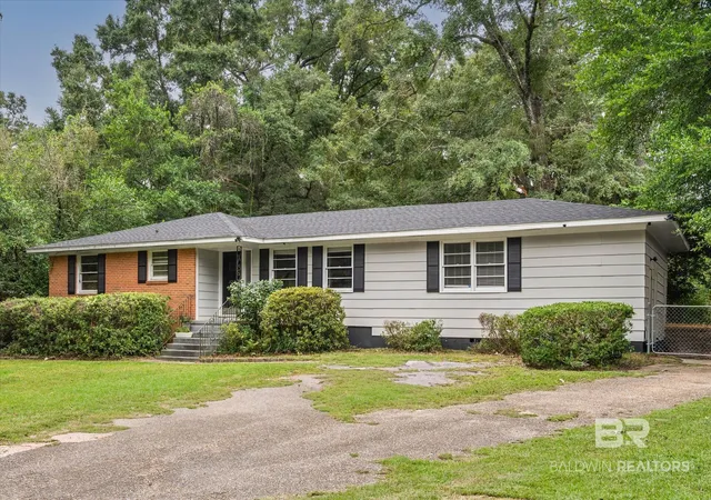 Photo 1 of Single family home for sale at 403 Thornton Pl, Mobile, AL 36609 | MLS# 411846 | Listing updated on 2026-10-12