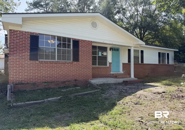 Photo 1 of Single family home for sale at 201 Young St, Brewton, AL 36426 | MLS# 410299 | Listing updated on 2026-09-04