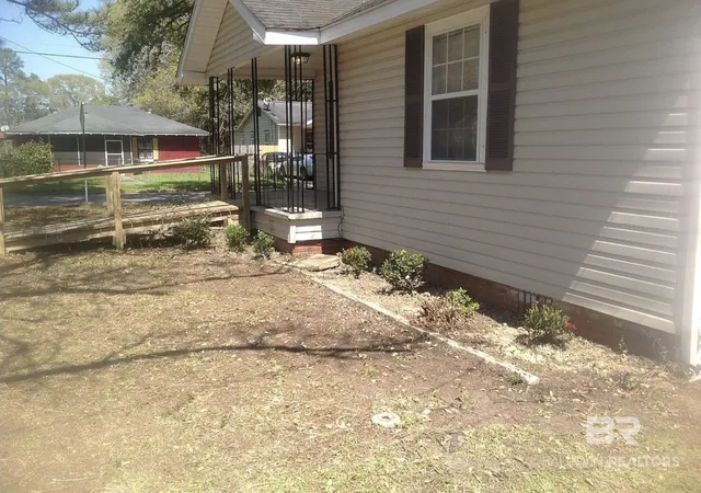 Photo 2 of Sale Pending at 1251 Bascombe St, Mobile, AL 36605 | MLS# 411884 | Listing updated on 2026-10-15
