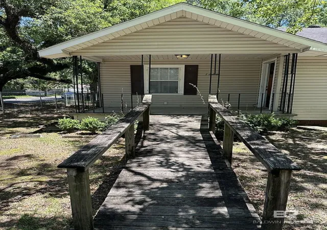 Photo 3 of Sale Pending at 1251 Bascombe St, Mobile, AL 36605 | MLS# 411884 | Listing updated on 2026-10-15