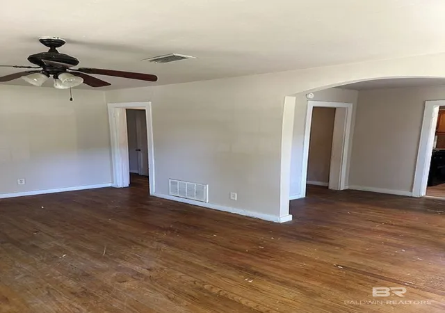 Photo 4 of Sale Pending at 1251 Bascombe St, Mobile, AL 36605 | MLS# 411884 | Listing updated on 2026-10-15