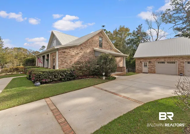Photo 3 of Single family home for sale at 107 Ronforth St, Fairhope, AL 36532 | MLS# 392982 | Listing updated on 2026-09-26