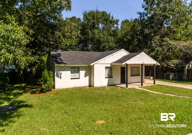 Photo 2 of Single family home for sale at 4060 Cresthaven Rd, Mobile, AL 36609 | MLS# 411144 | Listing updated on 2026-10-14