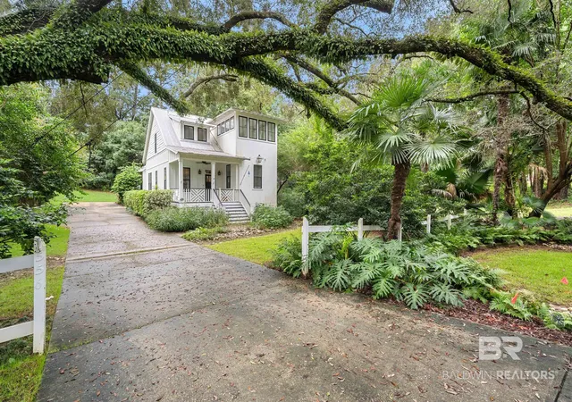 Photo 2 of Single family home for sale at 556 Johnson Ave, Fairhope, AL 36532 | MLS# 400226 | Listing updated on 2026-10-07