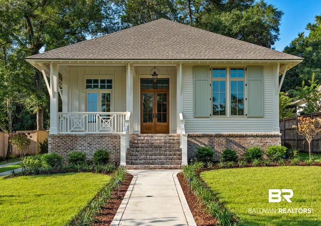 Photo 3 of Single family home for sale at 214 Tensaw Ave, Fairhope, AL 36532 | MLS# 398563 | Listing updated on 2026-10-20