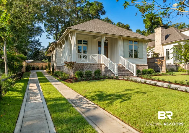 Photo 4 of Single family home for sale at 214 Tensaw Ave, Fairhope, AL 36532 | MLS# 398563 | Listing updated on 2026-10-20