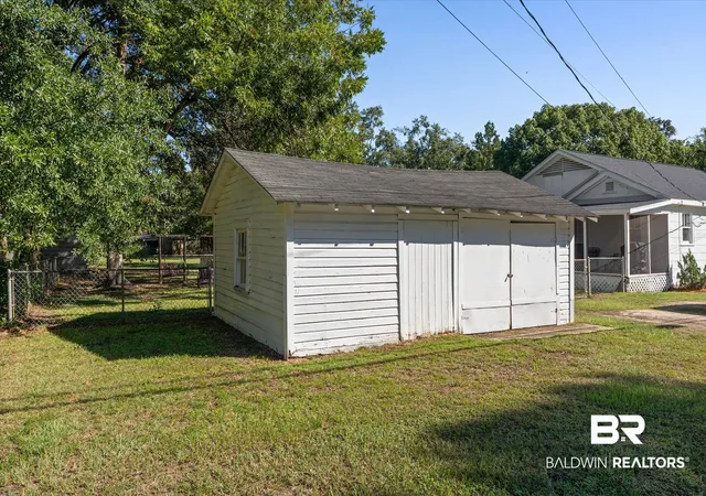 Photo 23 of Single family home for sale at 827 Cleveland Rd, Saraland, AL 36571 | MLS# 409998 | Listing updated on 2026-09-23