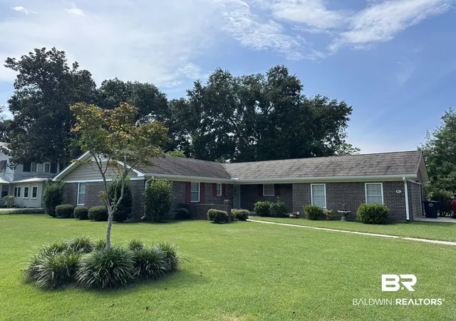 Photo 1 of Single family home for sale at 57 N Ingleside St, Fairhope, AL 36532 | MLS# 411233 | Listing updated on 2026-10-21