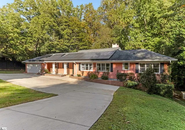 Photo 1 of Single family home for sale at 114 Eastwood Cir, Spartanburg, SC 29302 | MLS# 1605870 | Listing updated on 2026-10-08