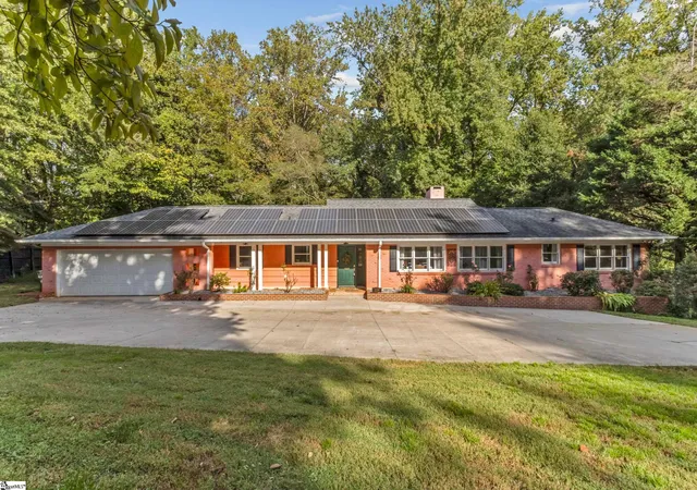 Photo 2 of Single family home for sale at 114 Eastwood Cir, Spartanburg, SC 29302 | MLS# 1605870 | Listing updated on 2026-10-08