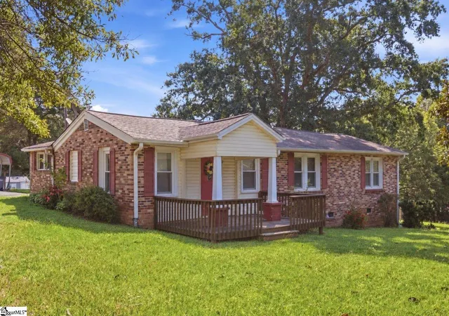Photo 1 of Single family home for sale at 4 Fowler St, Liberty, SC 29657 | MLS# 1605059 | Listing updated on 2026-10-22