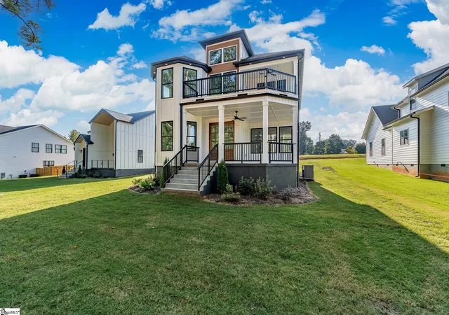 Photo 2 of Single family home for sale at 323 Hunts Brg Rd, Greenville, SC 29617 | MLS# 1604165 | Listing updated on 2026-10-07