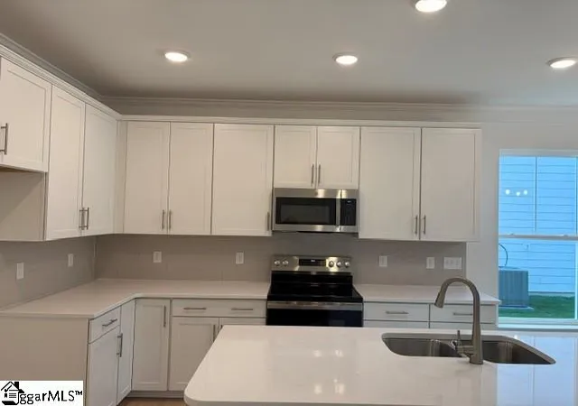 Photo 3 of Townhouse for sale at 301 Dunnlea Wy, Simpsonville, SC 29681 | MLS# 1598471 | Listing updated on 2026-10-21