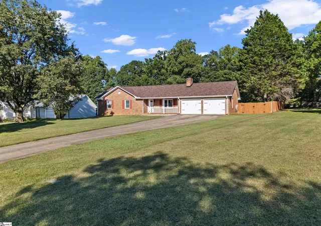 Photo 2 of Single family home for sale at 312 Spring Crk Dr, Spartanburg, SC 29316 | MLS# 1605453 | Listing updated on 2026-10-14