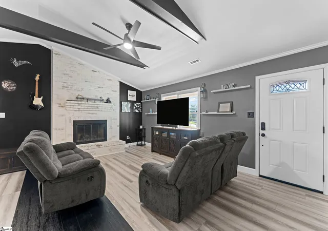Photo 4 of Single family home for sale at 312 Spring Crk Dr, Spartanburg, SC 29316 | MLS# 1605453 | Listing updated on 2026-10-14