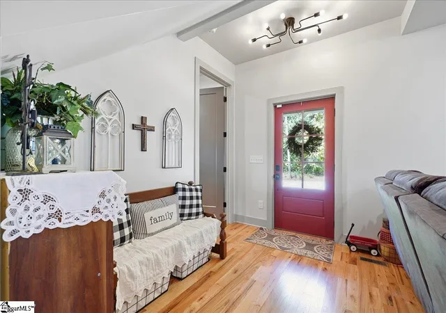 Photo 3 of Single family home for sale at 354 Old Rutherford Rd, Taylors, SC 29687 | MLS# 1603677 | Listing updated on 2026-09-12