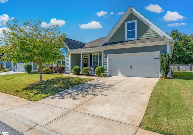 Photo 1 of Single family home for sale at 10 Bishop Lake Way, Taylors, SC 29687 | MLS# 1606254 | Listing updated on 2026-10-18