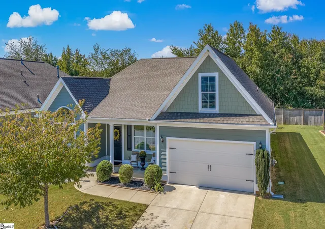 Photo 2 of Single family home for sale at 10 Bishop Lake Way, Taylors, SC 29687 | MLS# 1606254 | Listing updated on 2026-10-18