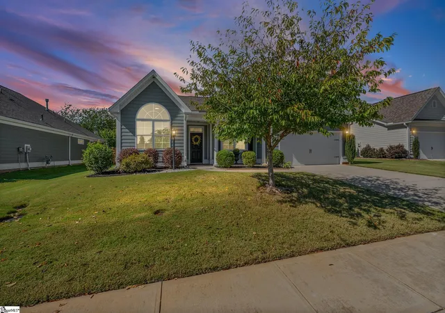 Photo 3 of Single family home for sale at 10 Bishop Lake Way, Taylors, SC 29687 | MLS# 1606254 | Listing updated on 2026-10-18