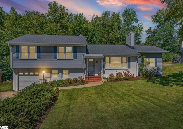 Photo 2 of Single family home for sale at 30 Primrose Ln, Greenville, SC 29607 | MLS# 1606513 | Listing updated on 2026-10-18