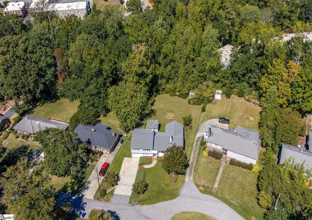 Photo 3 of Single family home for sale at 30 Primrose Ln, Greenville, SC 29607 | MLS# 1606513 | Listing updated on 2026-10-18