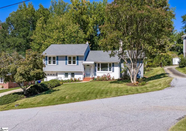 Photo 4 of Single family home for sale at 30 Primrose Ln, Greenville, SC 29607 | MLS# 1606513 | Listing updated on 2026-10-18
