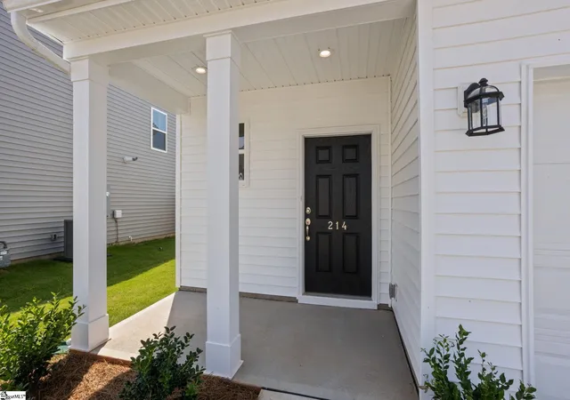 Photo 4 of Sale Pending at 214 Pendergast Rd, Greenville, SC 29605 | MLS# 1589917 | Listing updated on 2026-10-06