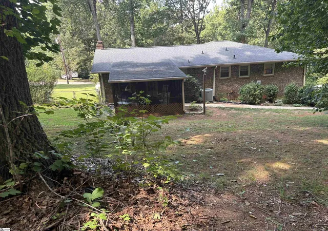 Photo 3 of Single family home for sale at 100 Laconia Dr, Travelers Rest, SC 29690 | MLS# 1602783 | Listing updated on 2026-09-07