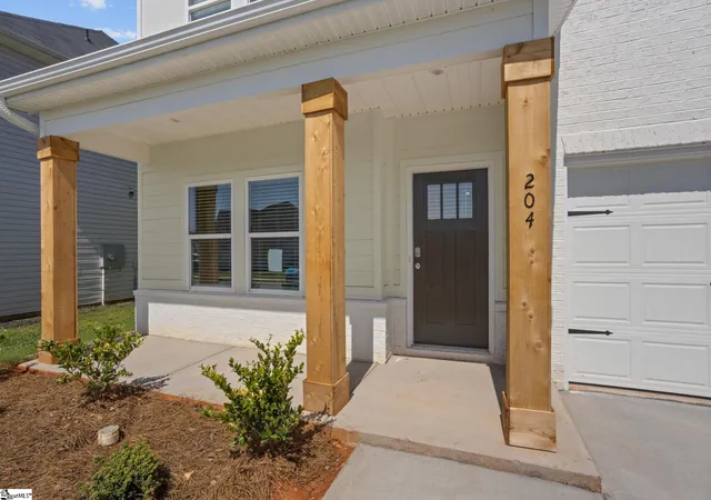 Photo 3 of Single family home for sale at 204 Juniper Valley Cir, Piedmont, SC 29673 | MLS# 1598847 | Listing updated on 2026-09-23