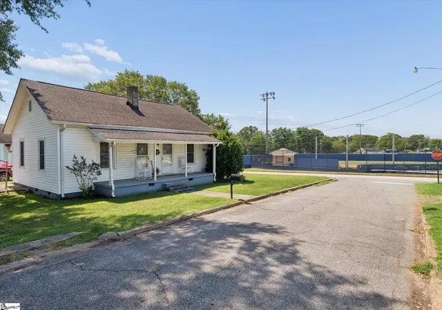 Photo 3 of Single family home for sale at 7 22nd Street, Greer, SC 29651 | MLS# 1602587 | Listing updated on 2026-09-04
