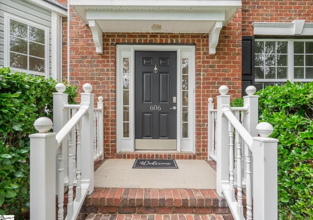 Photo 2 of Single family home for sale at 606 Heathercrest Ct, Simpsonville, SC 29681 | MLS# 1602807 | Listing updated on 2026-09-03