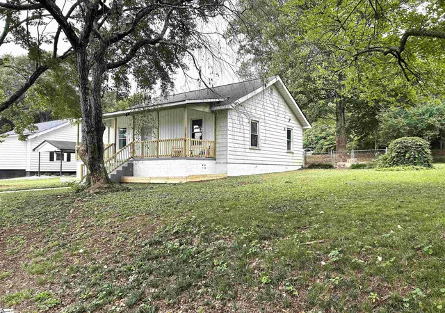 Single family home for sale at 104 Hodgens Dr, Travelers Rest, SC 29690 | MLS# 1604515