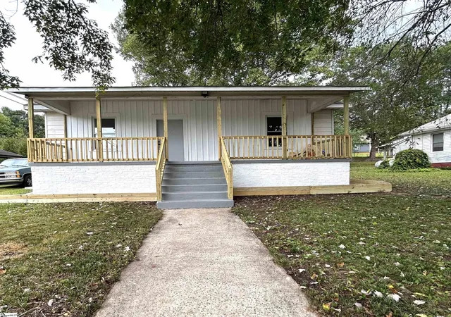 Photo 1 of Single family home for sale at 104 Hodgens Dr, Travelers Rest, SC 29690 | MLS# 1604515 | Listing updated on 2026-09-25
