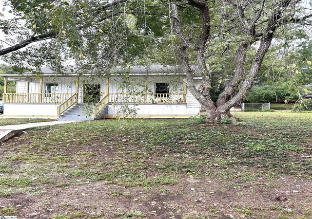 Photo 2 of Single family home for sale at 104 Hodgens Dr, Travelers Rest, SC 29690 | MLS# 1604515 | Listing updated on 2026-09-25