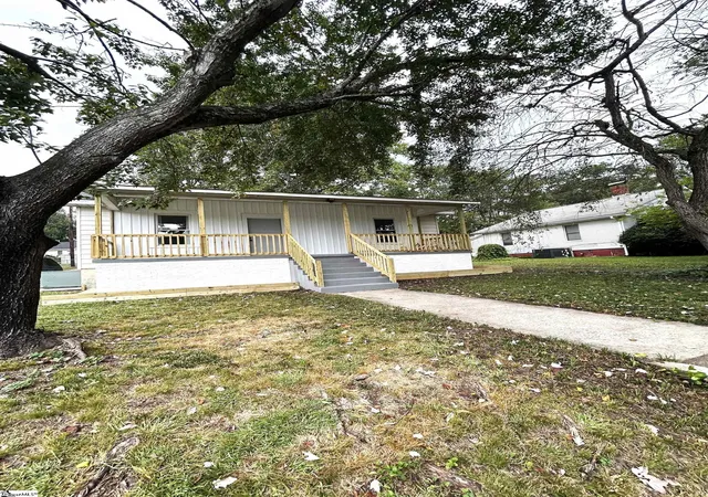 Photo 3 of Single family home for sale at 104 Hodgens Dr, Travelers Rest, SC 29690 | MLS# 1604515 | Listing updated on 2026-09-25