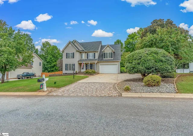 Photo 3 of Single family home for sale at 102 Laughing Tree Ct, Fountain Inn, SC 29644 | MLS# 1604024 | Listing updated on 2026-10-01