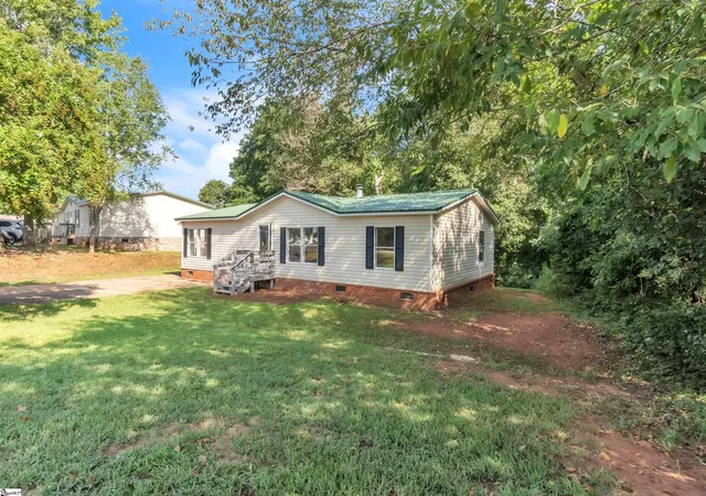 Photo 2 of Manufactured home for sale at 4 Current Dr, Greenville, SC 29611 | MLS# 1602622 | Listing updated on 2026-09-26