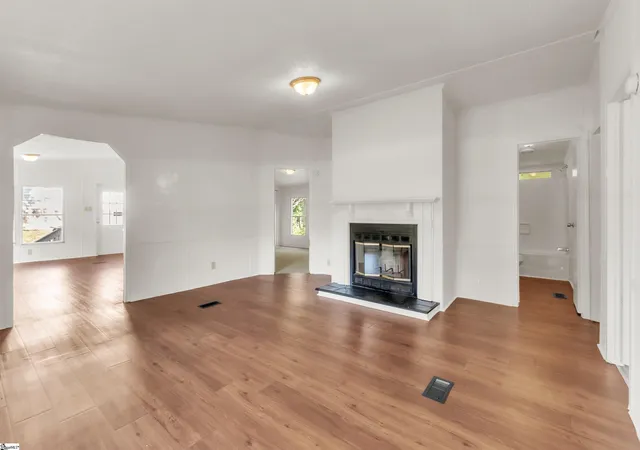 Photo 3 of Manufactured home for sale at 4 Current Dr, Greenville, SC 29611 | MLS# 1602622 | Listing updated on 2026-09-26