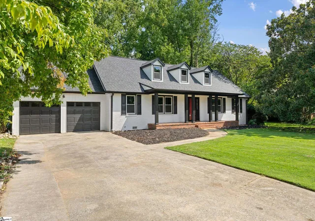 Photo 2 of Single family home for sale at 201 Rosemary Ln, Greenville, SC 29615 | MLS# 1603107 | Listing updated on 2026-09-07